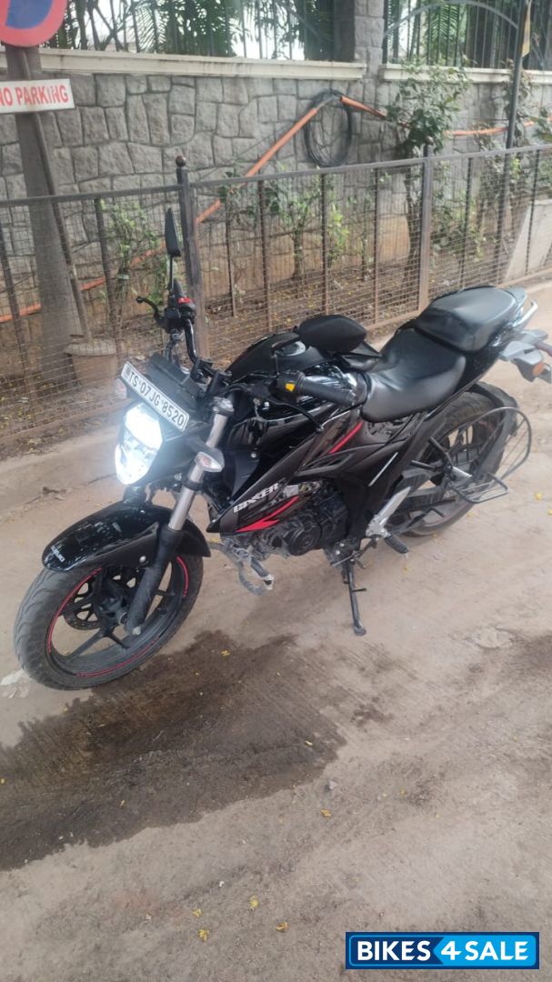 Black Suzuki Gixxer ABS