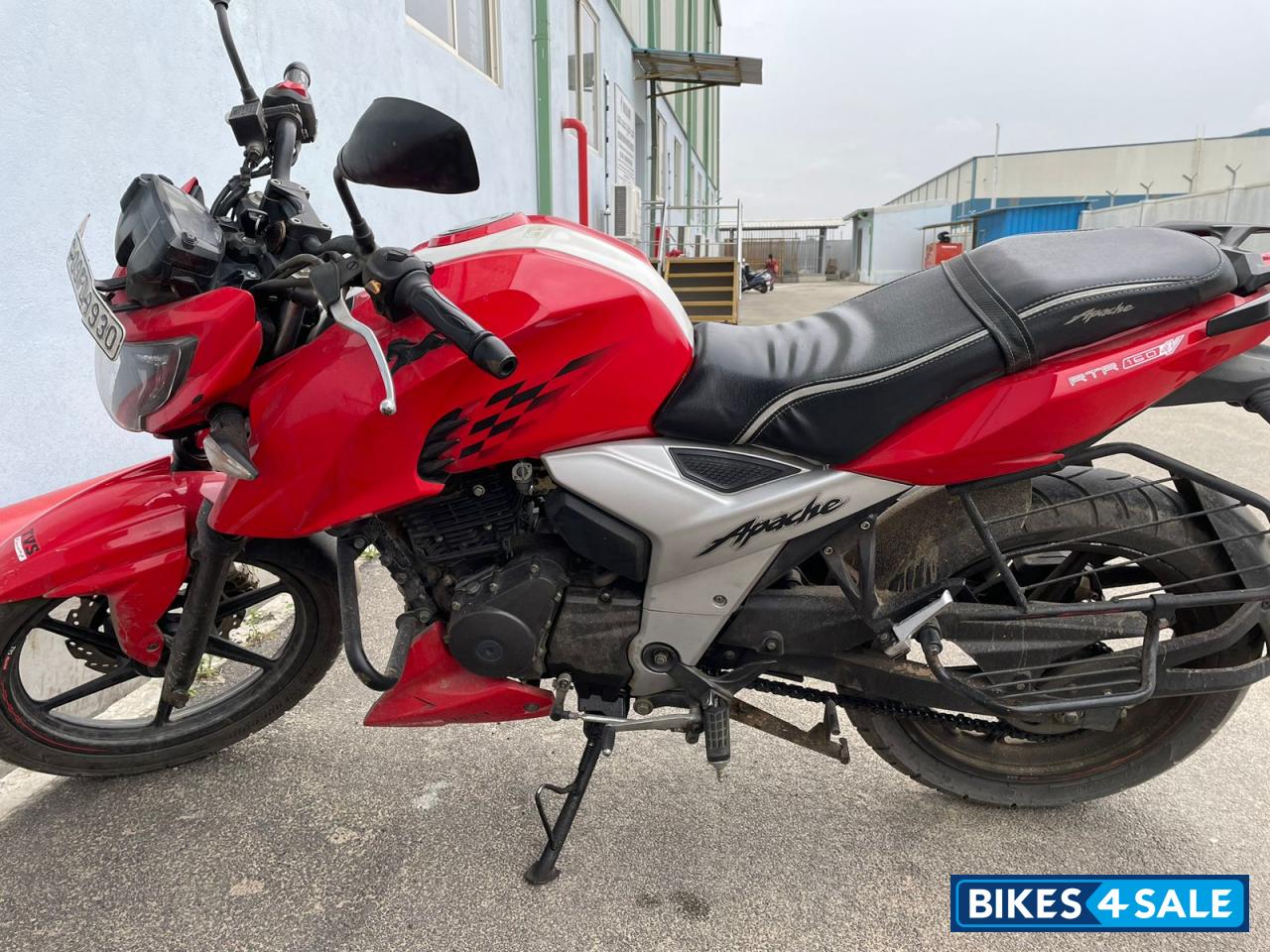 Red TVS Apache RTR 160 4V