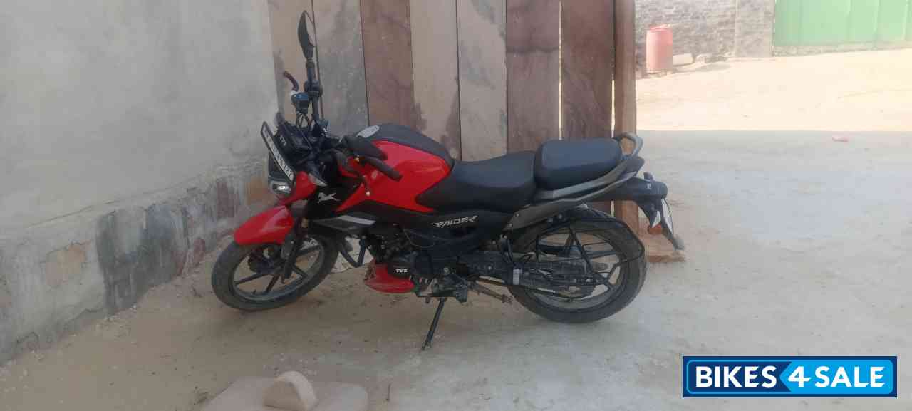 Red And Black TVS Raider 125