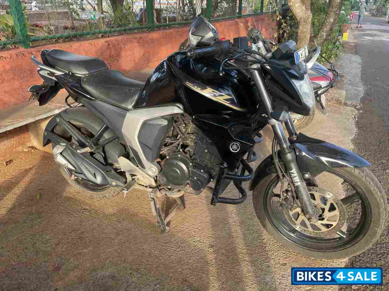 Black Yamaha FZ FI V2