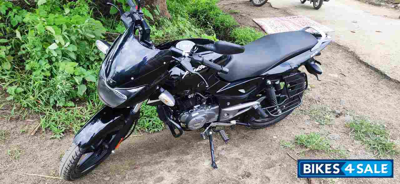 Black Bajaj Pulsar 125 Neon Disc Single Seat