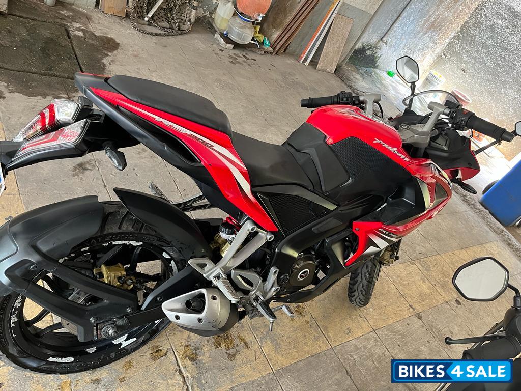 Red Bajaj Pulsar RS 200
