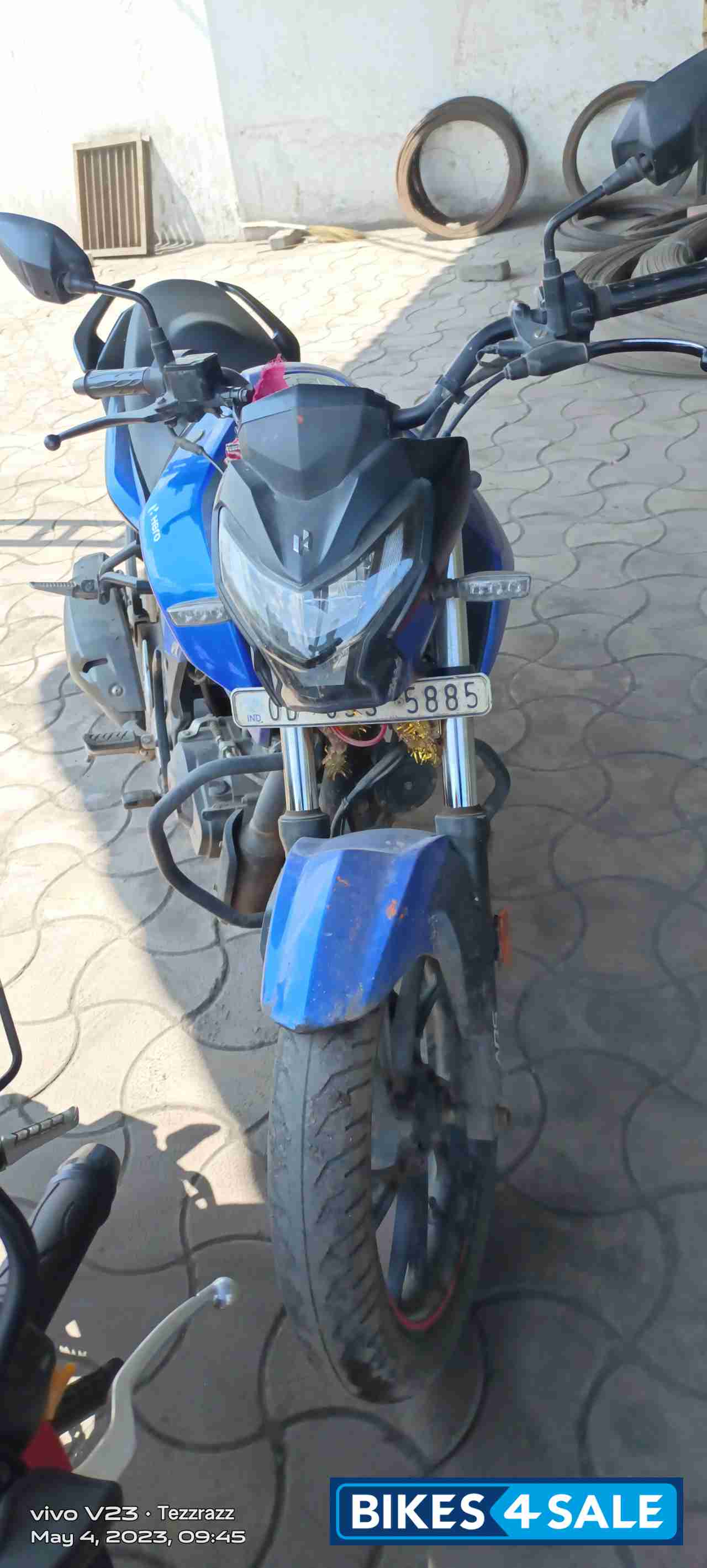 Blue-black Hero Xtreme 160R