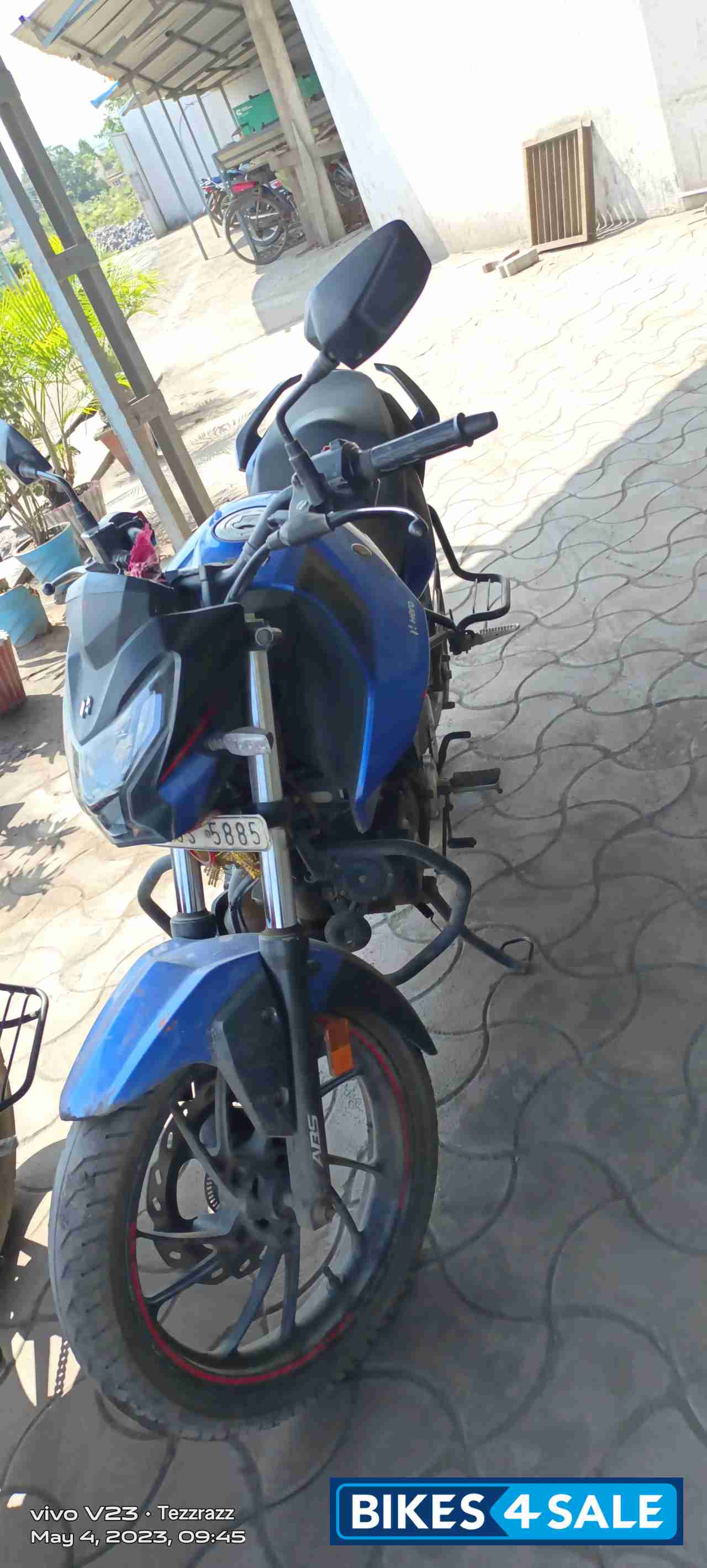 Blue-black Hero Xtreme 160R