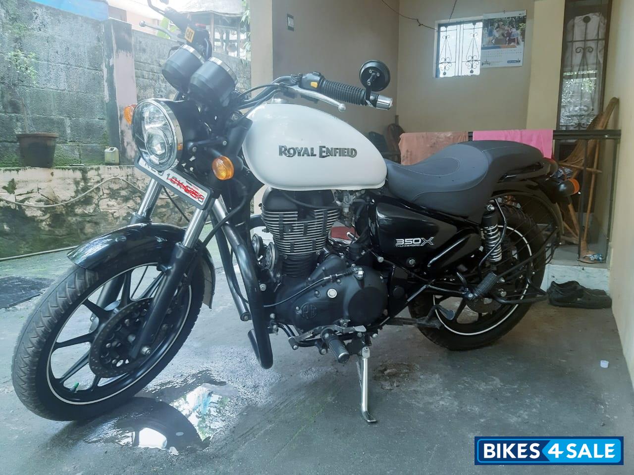 White Royal Enfield Thunderbird X 350