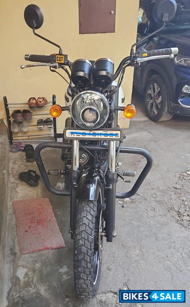 White Royal Enfield Thunderbird X 350