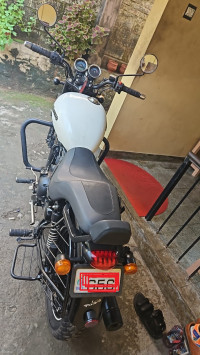 White Royal Enfield Thunderbird X 350