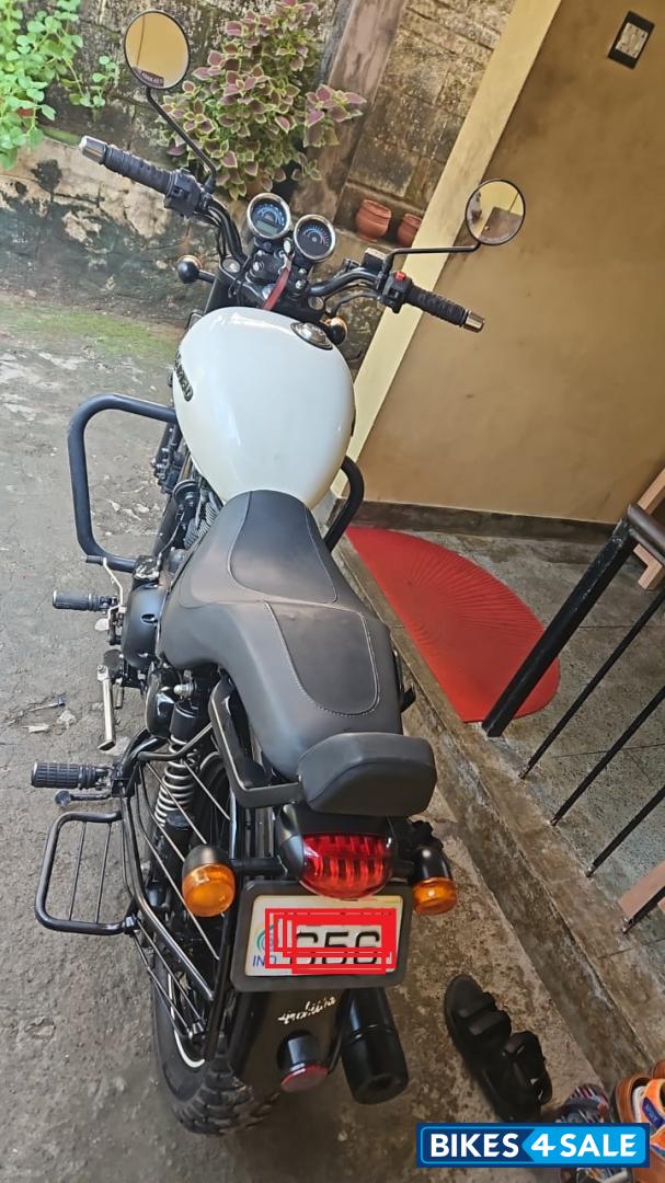 White Royal Enfield Thunderbird X 350