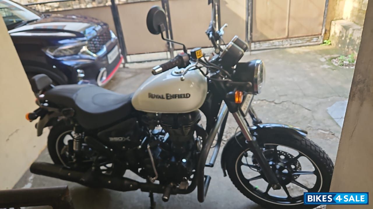 White Royal Enfield Thunderbird X 350