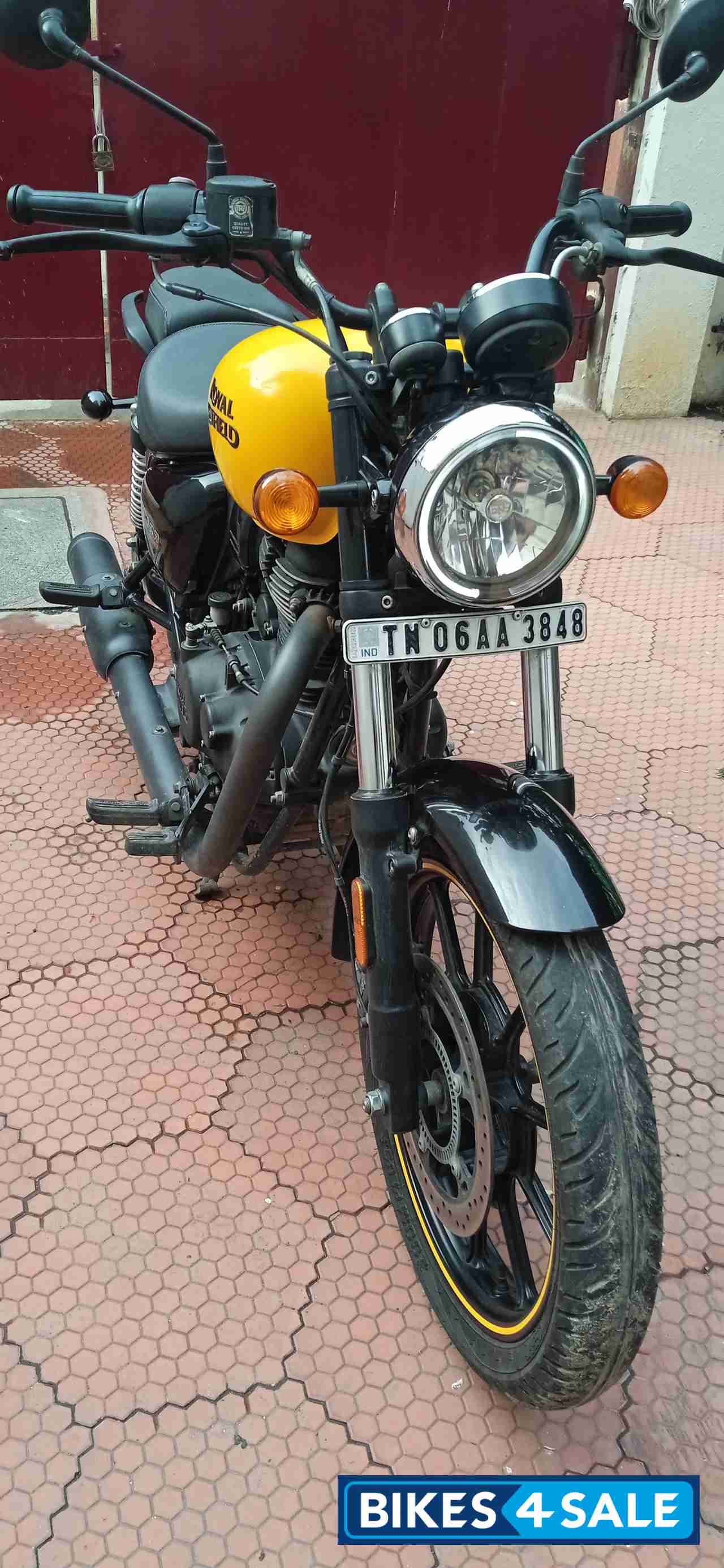 Yellow Royal Enfield Meteor 350