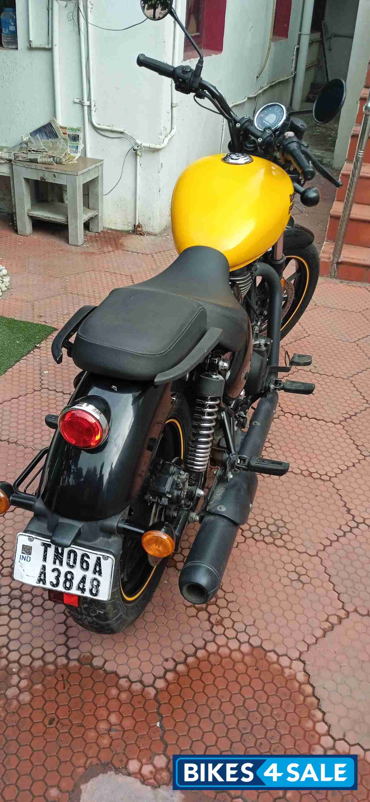 Yellow Royal Enfield Meteor 350