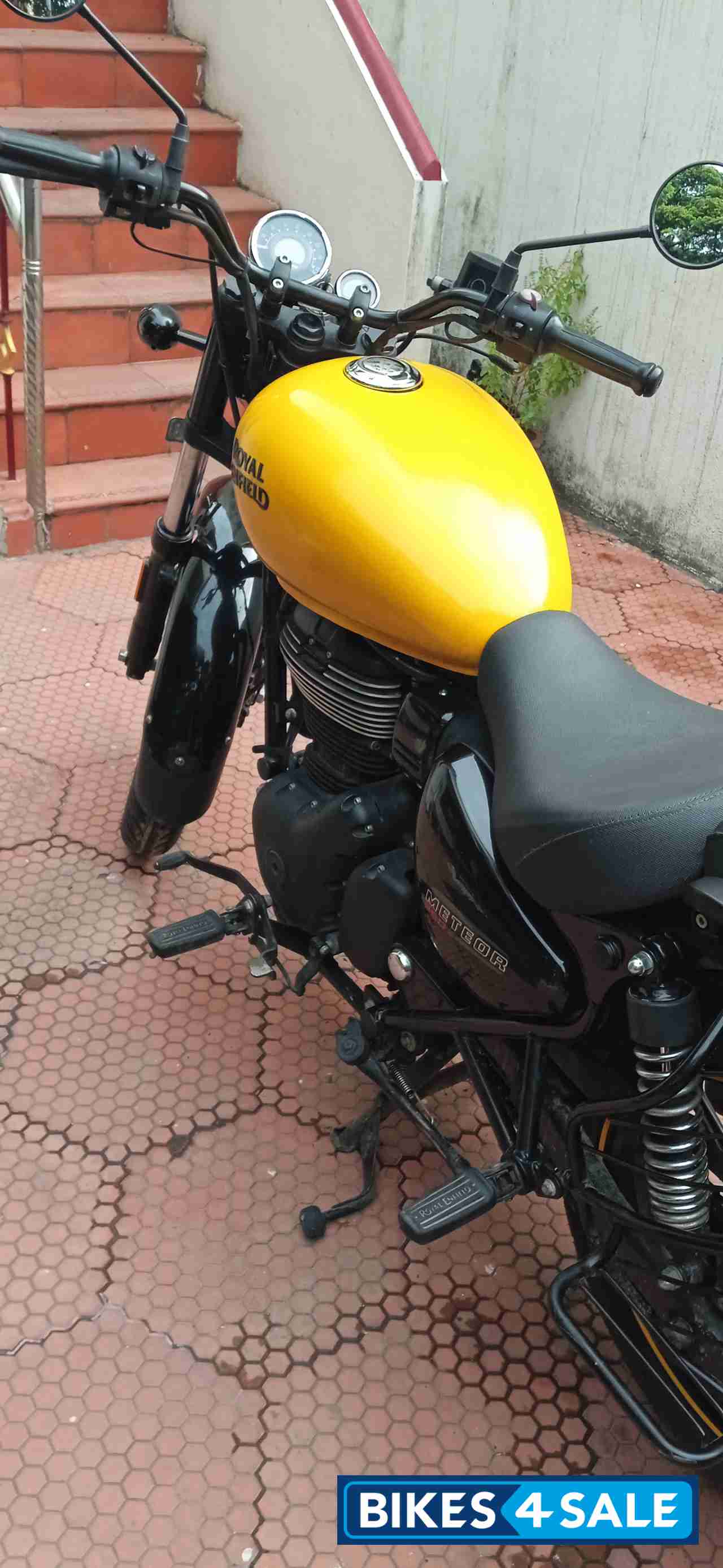 Yellow Royal Enfield Meteor 350