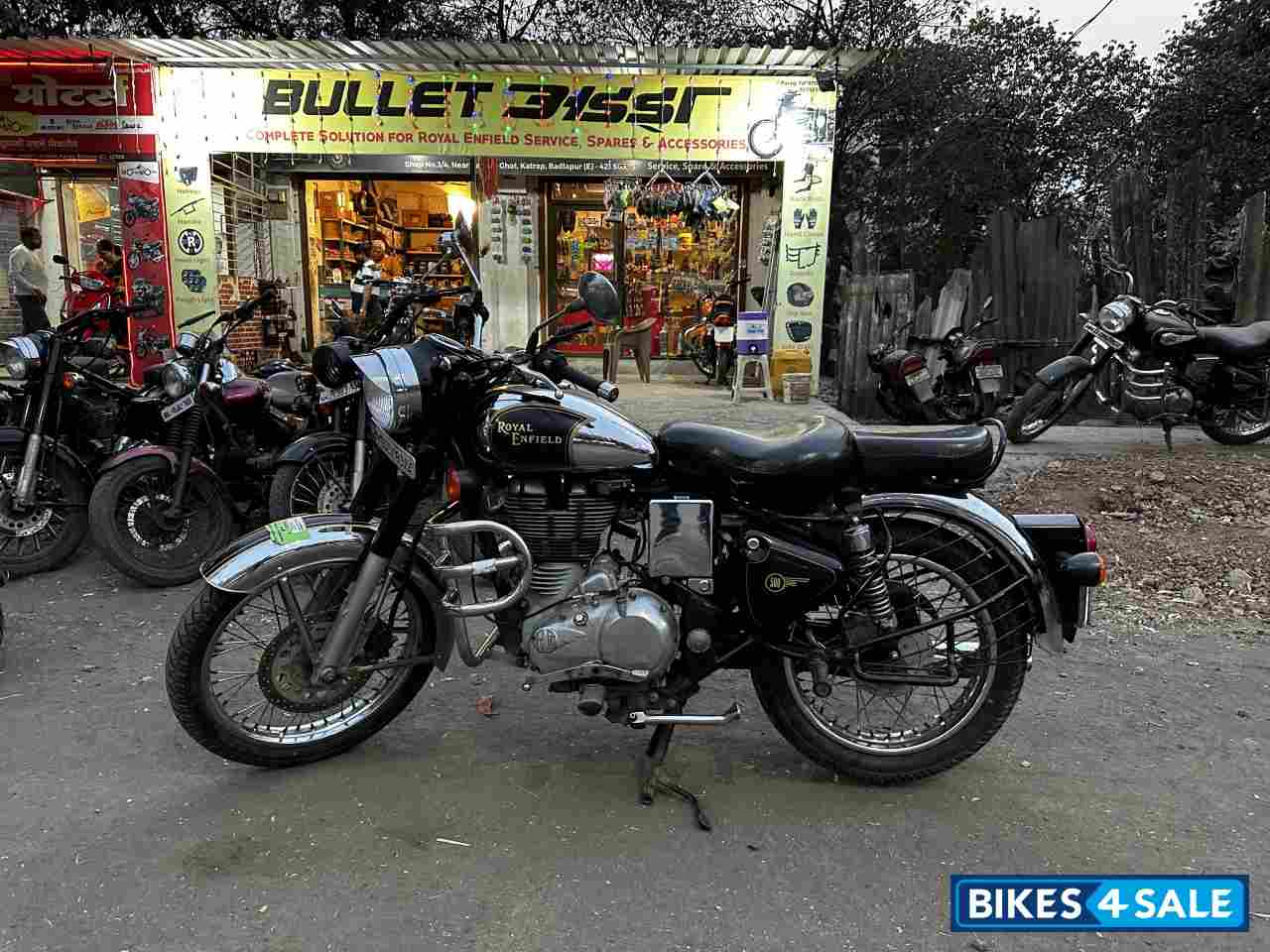 Black Royal Enfield Classic 500