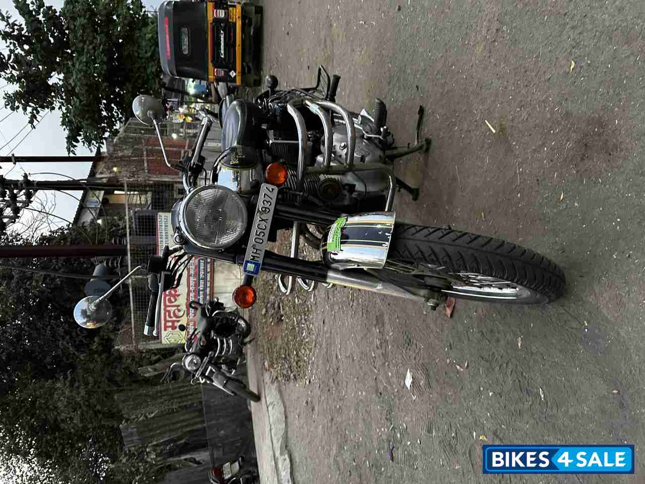 Black Royal Enfield Classic 500