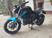 Metallic Black Yamaha FZ25