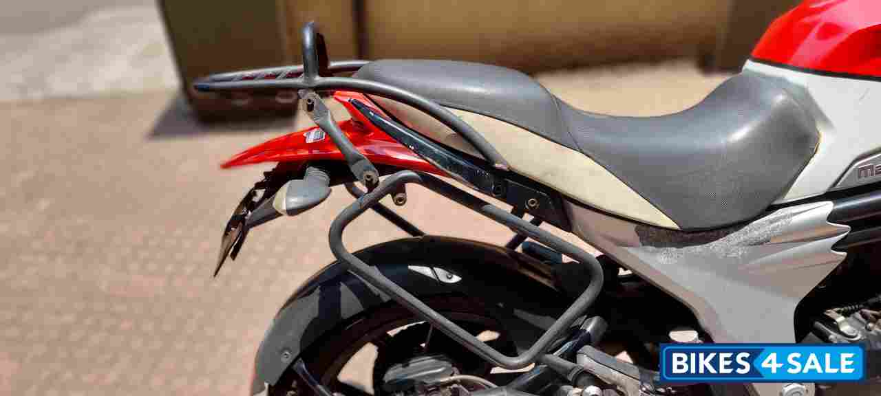 Red-white Mahindra Mojo