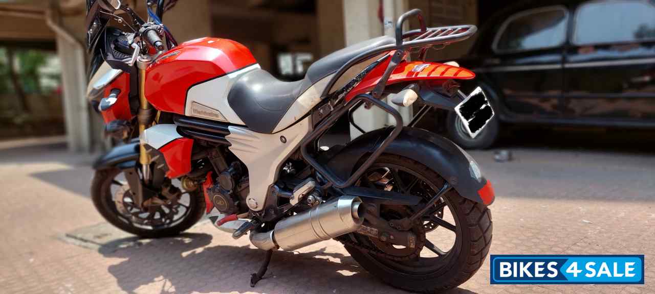Red-white Mahindra Mojo