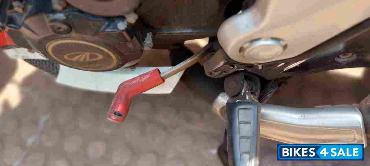 Red-white Mahindra Mojo