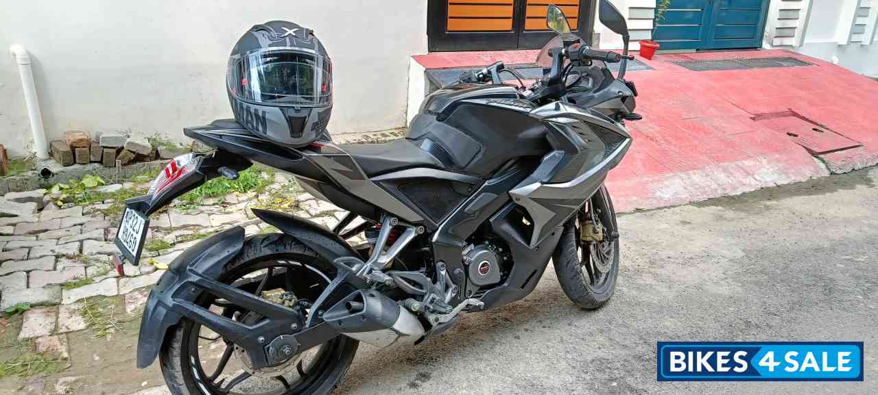 Bajaj Pulsar RS 200 ABS