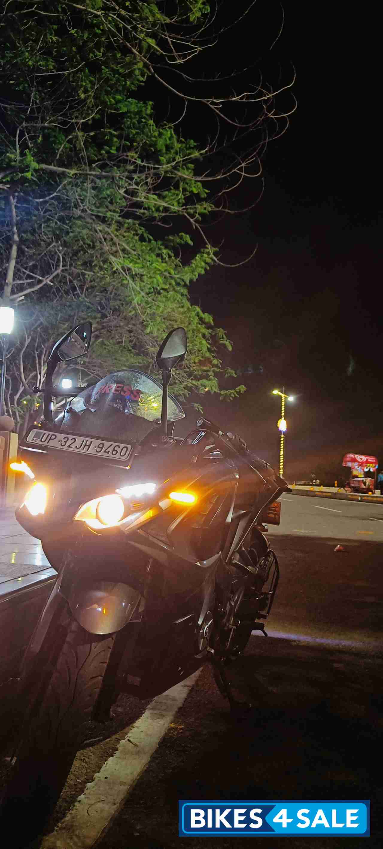 Bajaj Pulsar RS 200 ABS