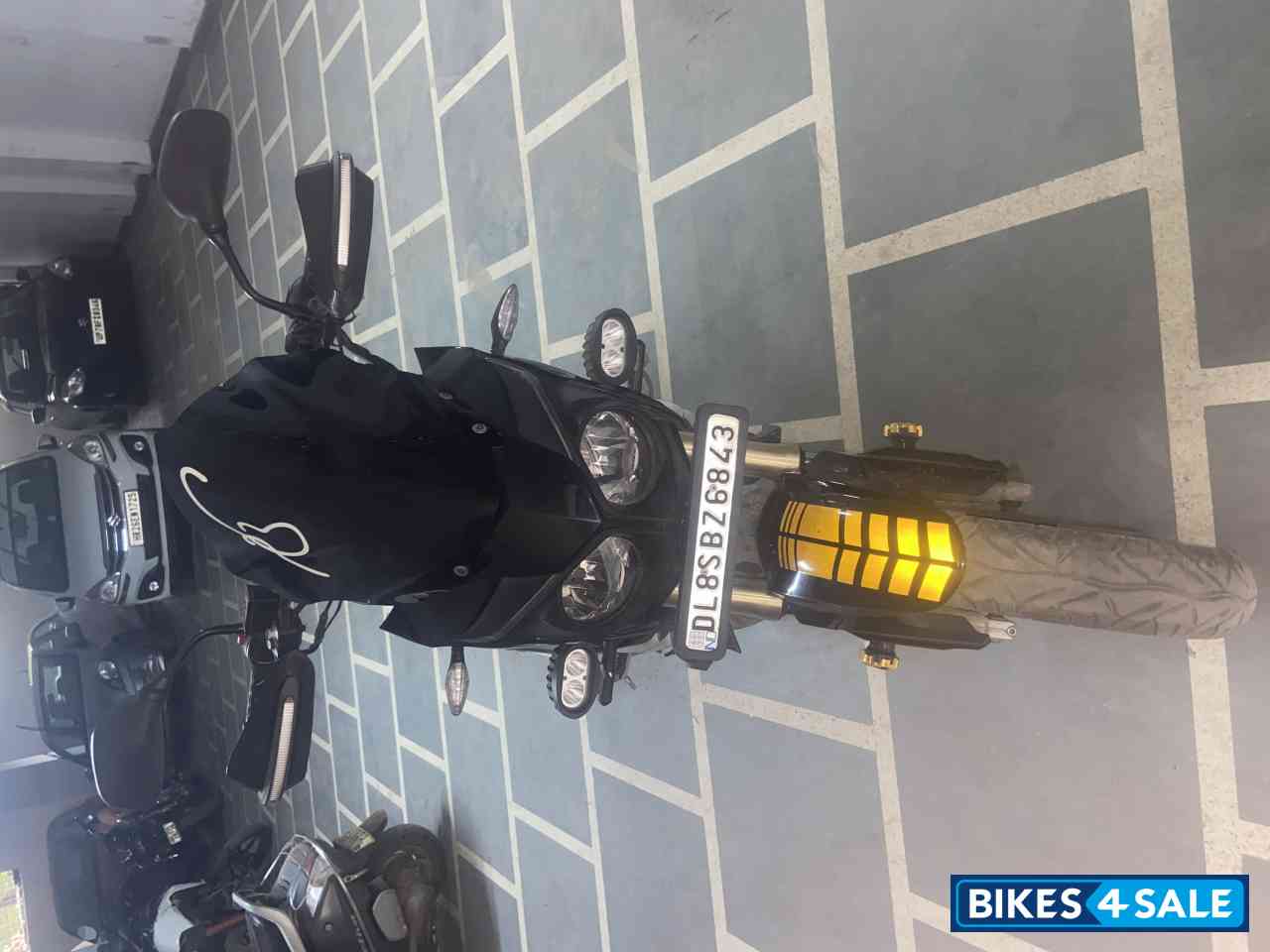 Black Mahindra Mojo XT 300