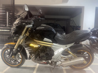 Black Mahindra Mojo XT 300