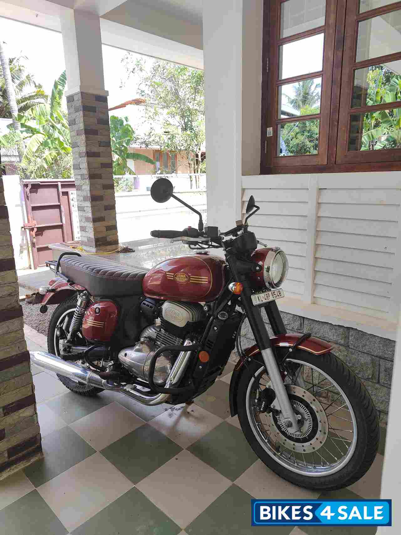 Comet Red Jawa forty two BS6