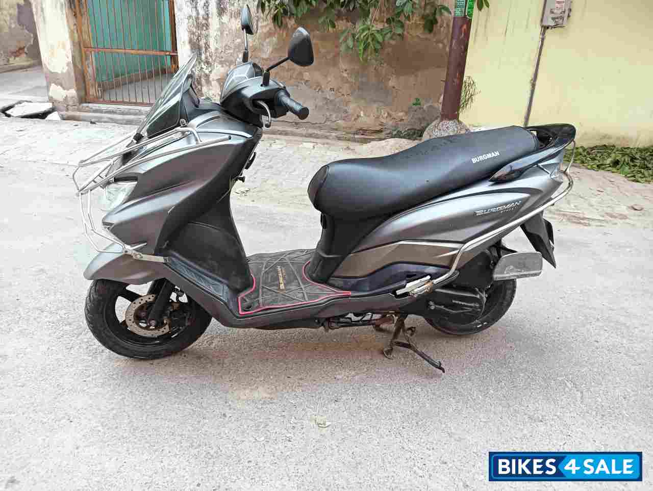 Suzuki Burgman Street