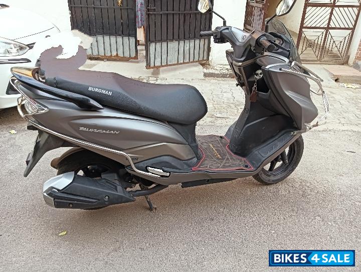 Suzuki Burgman Street