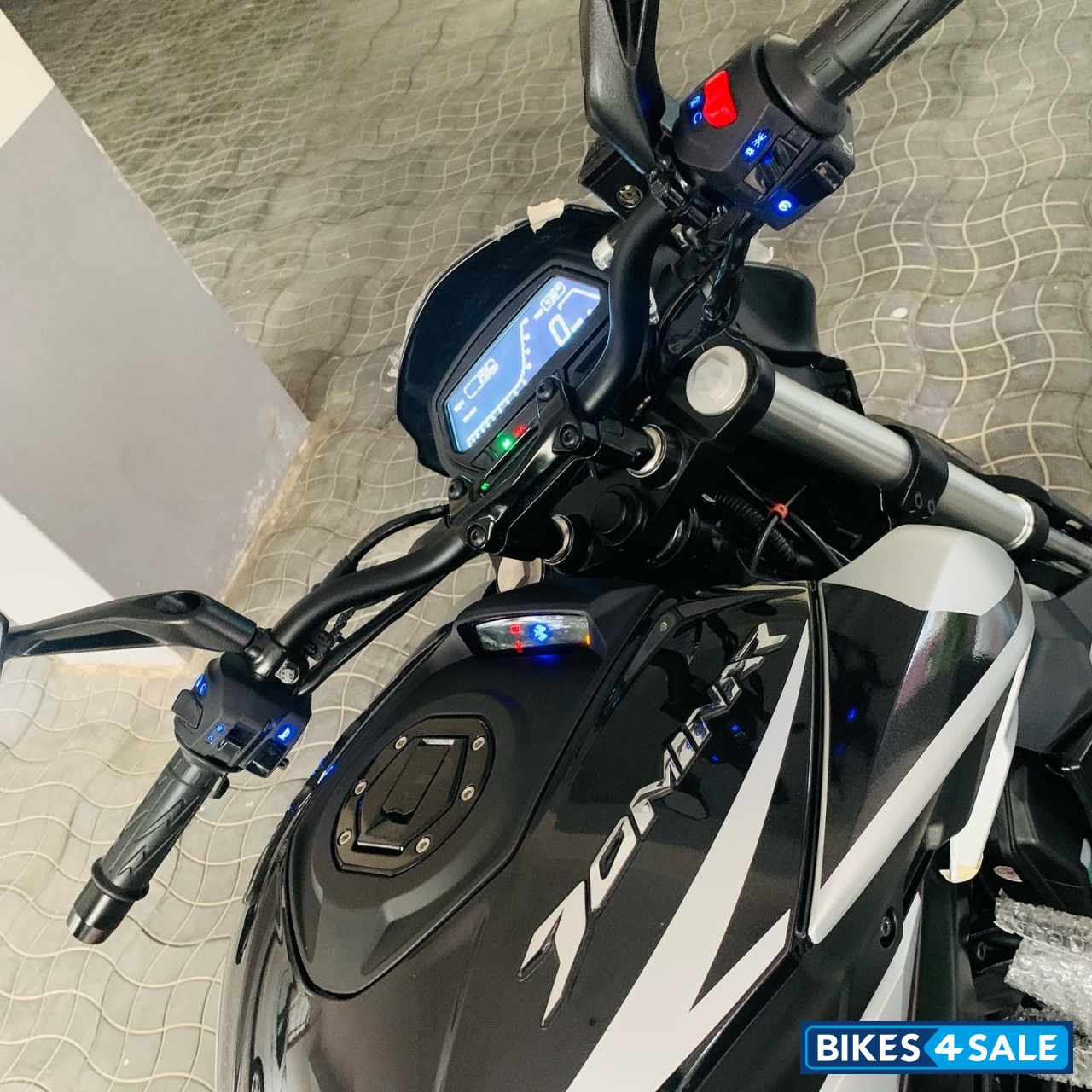 Black And Grey Bajaj Dominar 250
