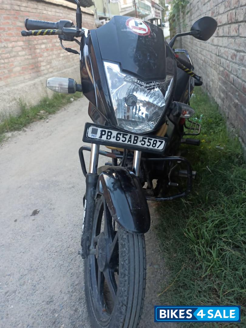 Black Mahindra Centuro O1