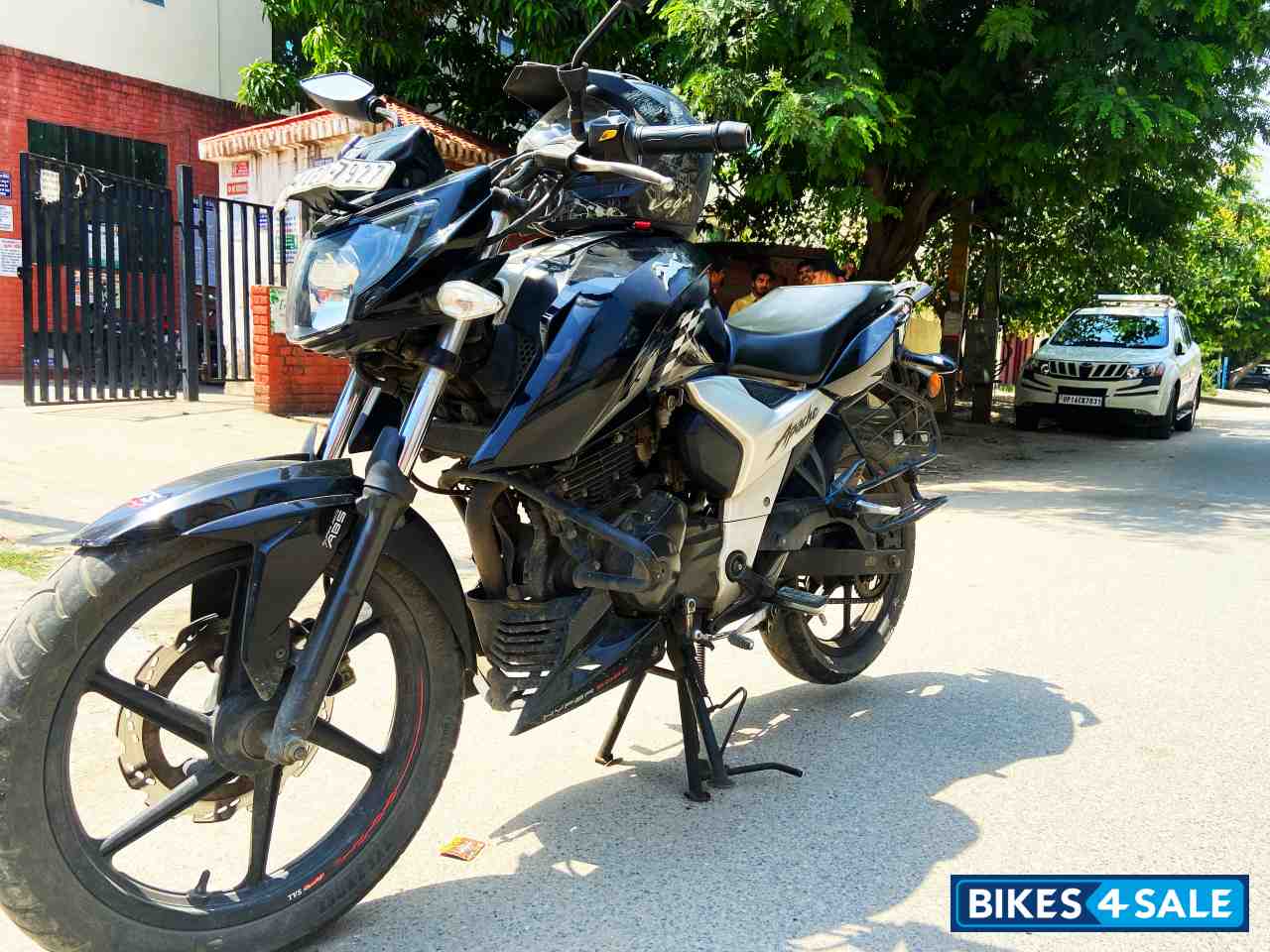 Black TVS Apache RTR 160 4V