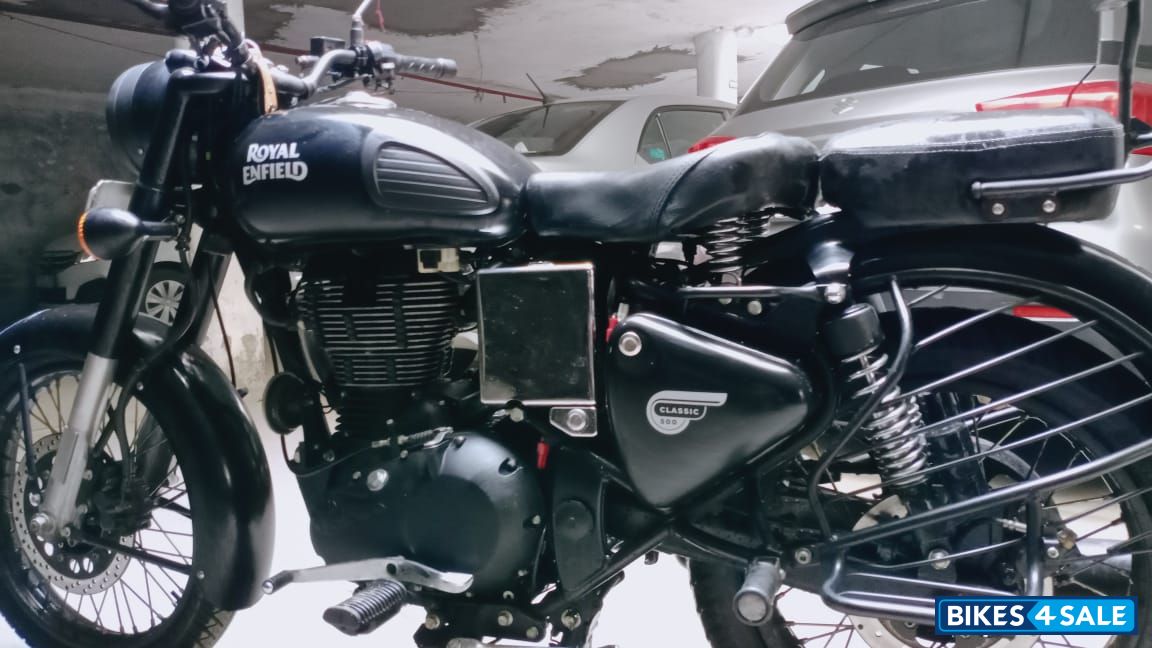 Royal Enfield Classic Stealth Black