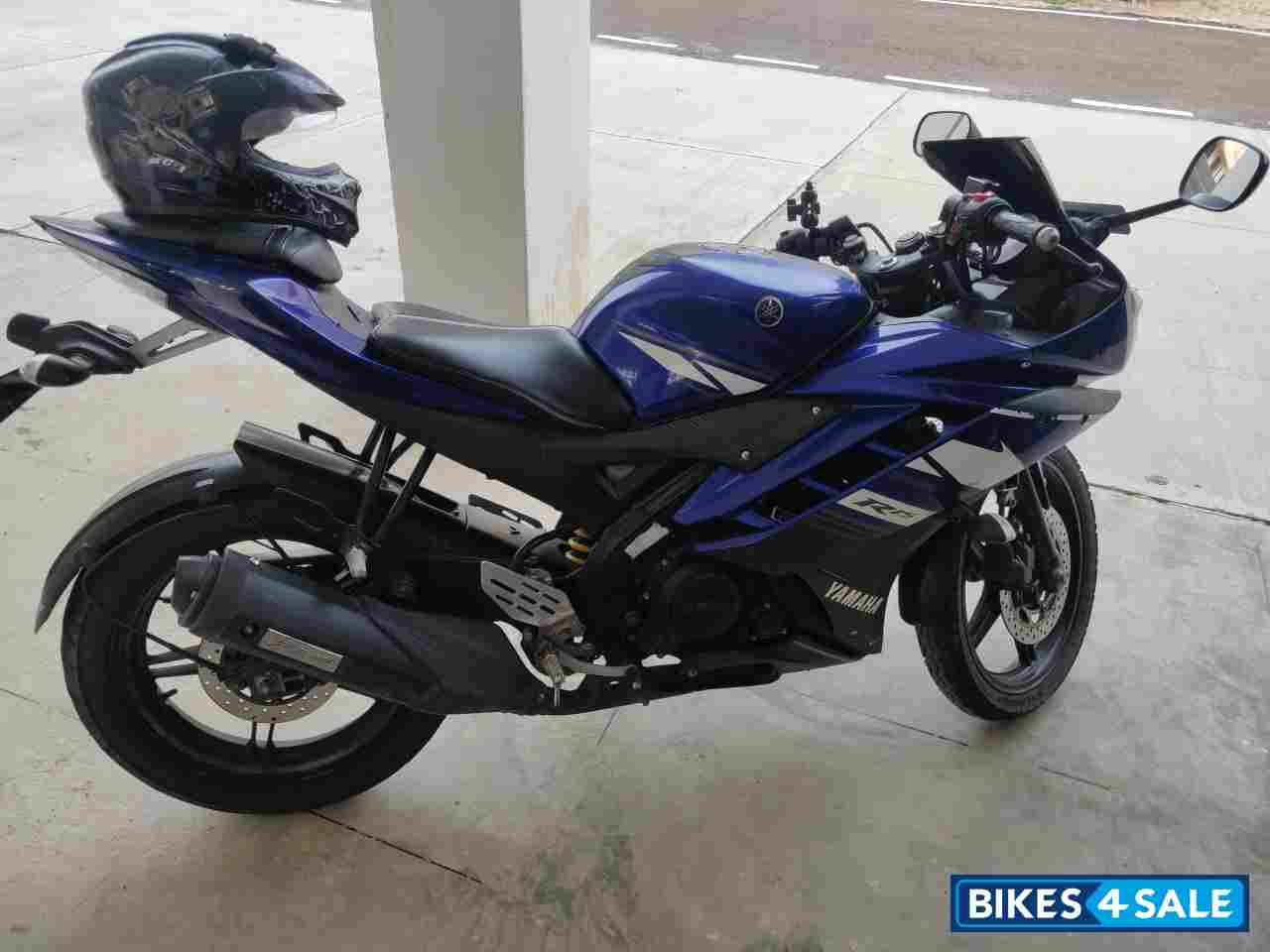 Blue Yamaha YZF R15 V2 Blue Yamaha YZF R15 V2