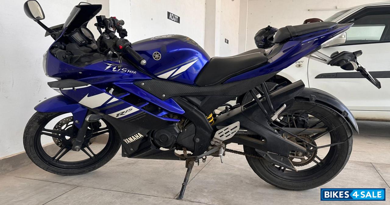 Blue Yamaha YZF R15 V2 Blue Yamaha YZF R15 V2