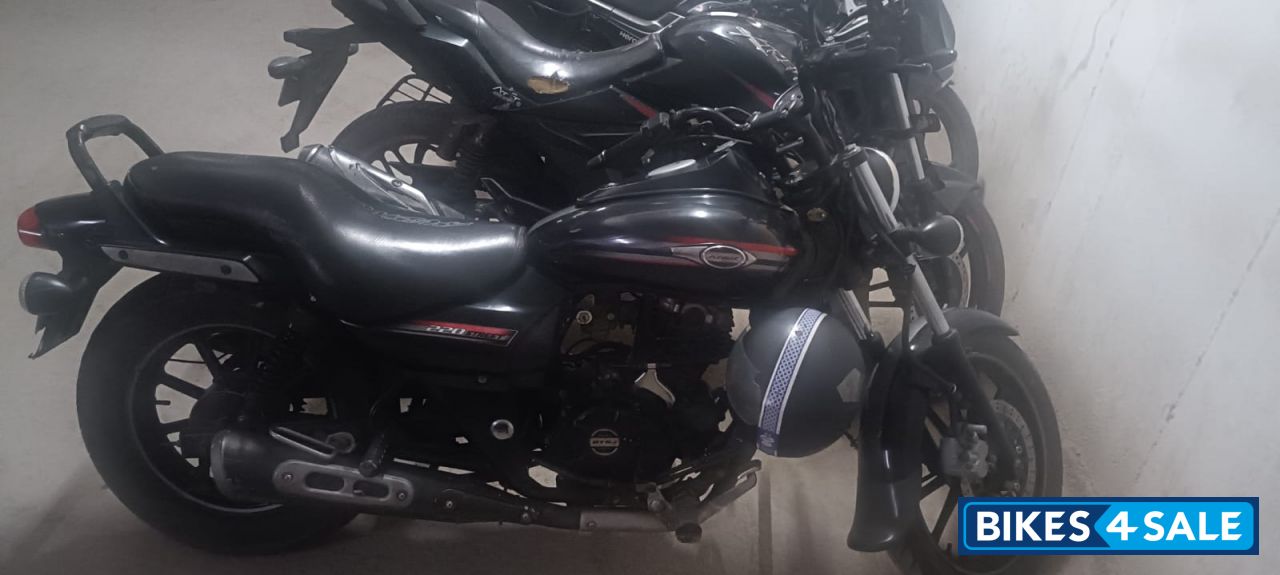Bajaj Avenger Street 220