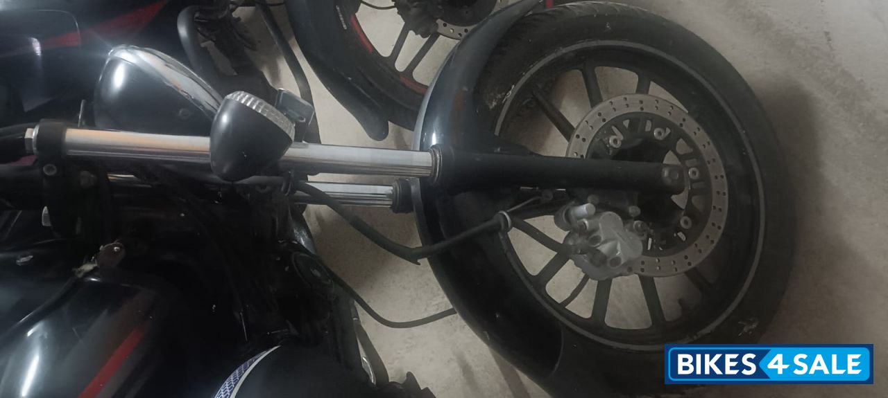 Bajaj Avenger Street 220