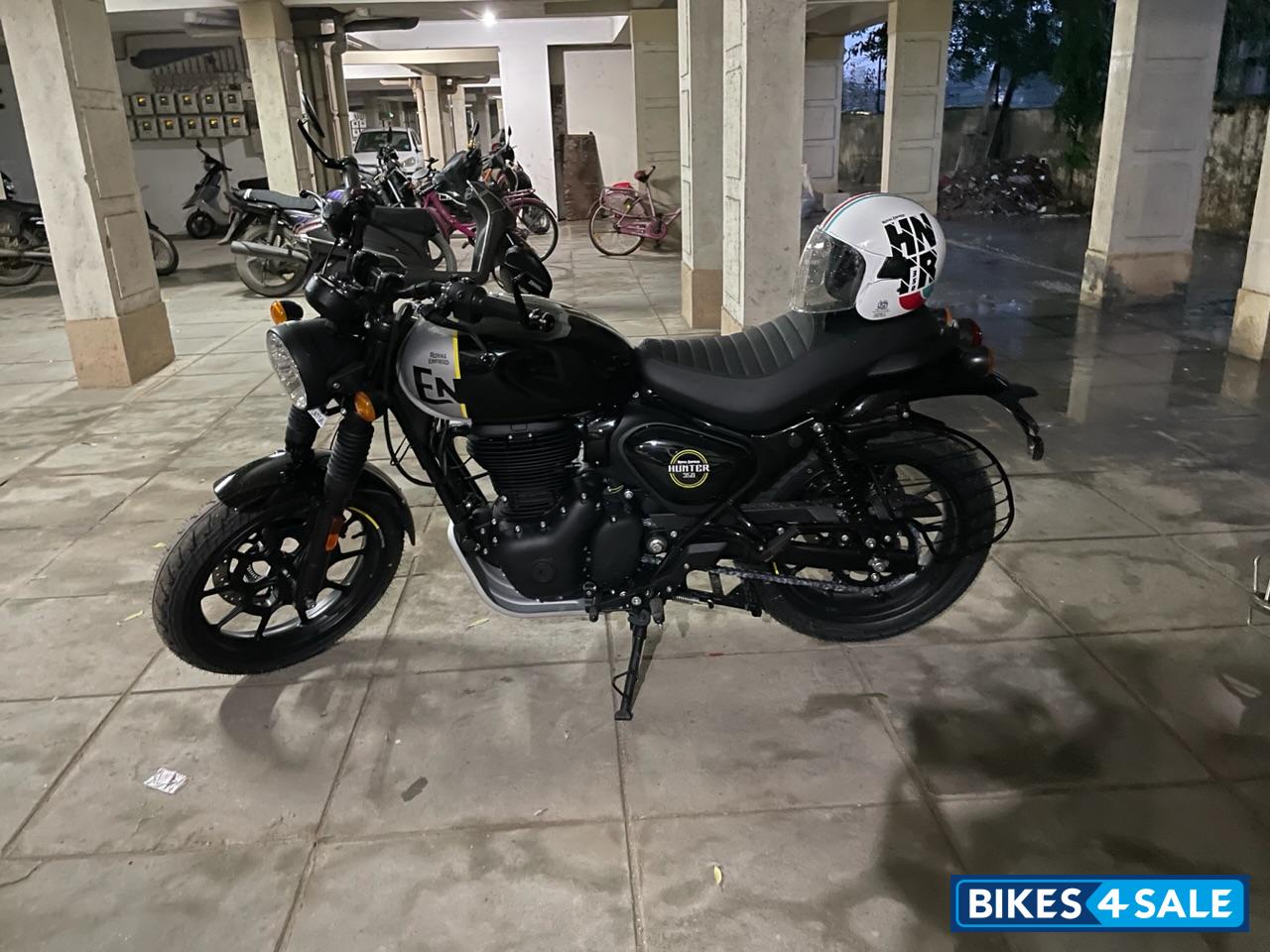 Rebel Black Royal Enfield Hunter 350 Metro