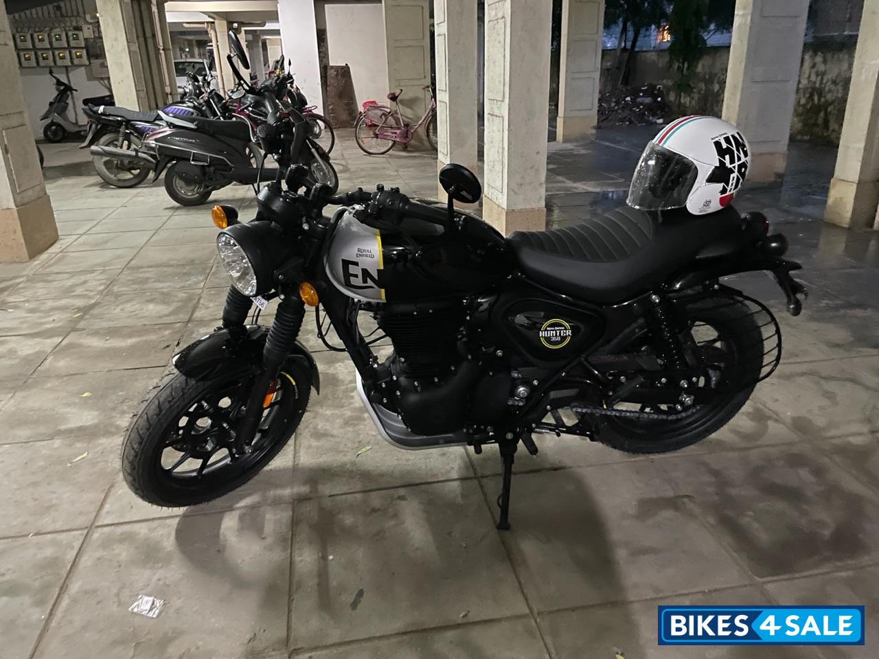 Rebel Black Royal Enfield Hunter 350 Metro