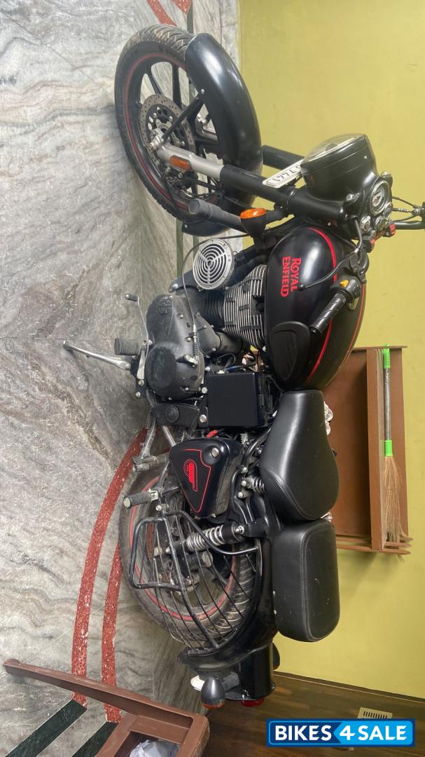 Royal Enfield Classic Stealth Black