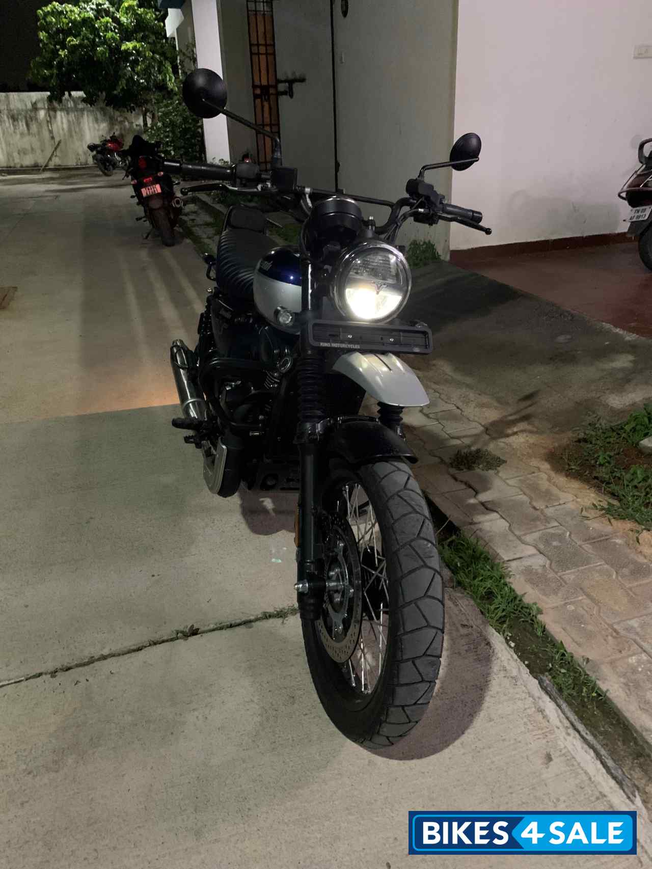 Dual Tone Blue And Grey Yezdi Scrambler Dual Tone