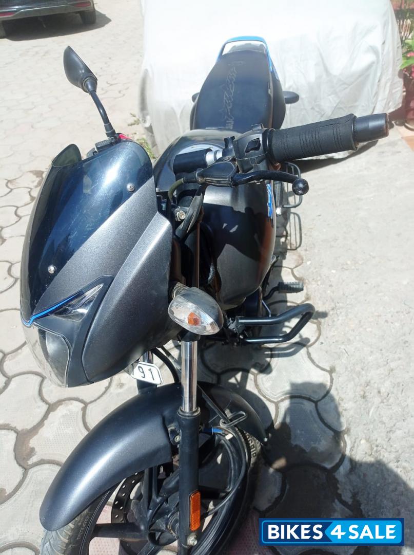 Bajaj Pulsar 125 Neon Disc Single Seat