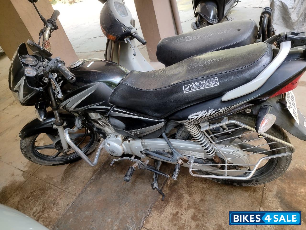 Black Honda CB Shine