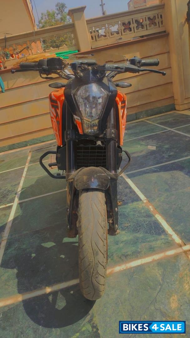 Orange KTM Duke 125