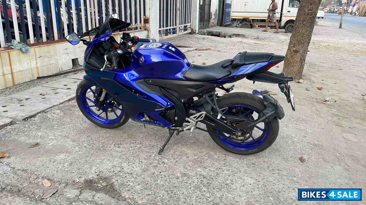 Blue Yamaha R15 V4