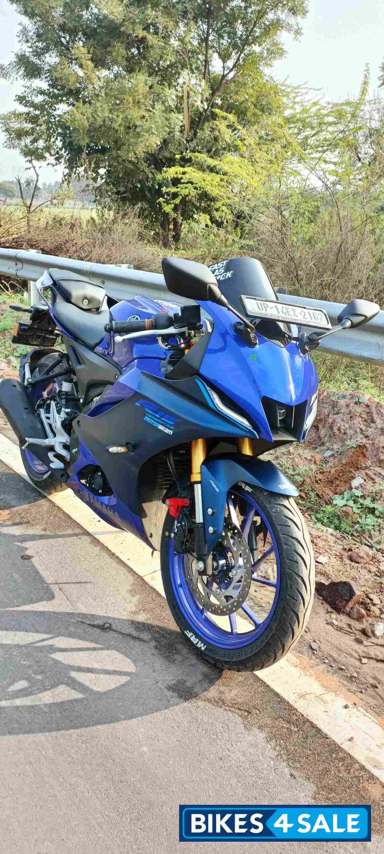 Blue Yamaha R15 V4