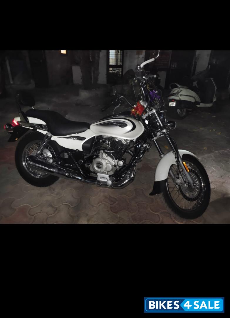 White Bajaj Avenger Springe 220