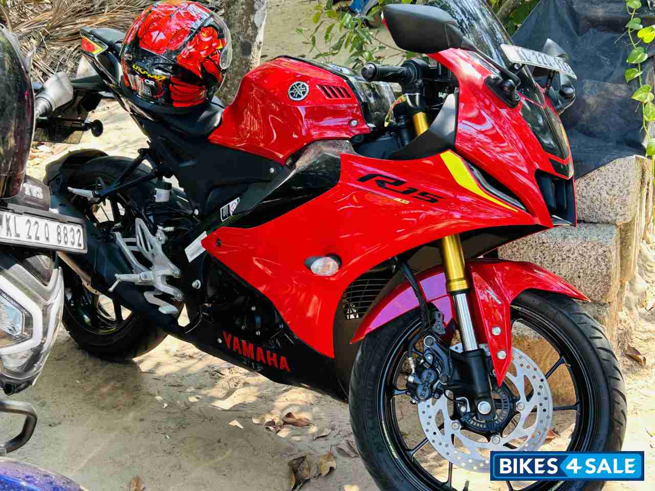 Red Yamaha R15 V4