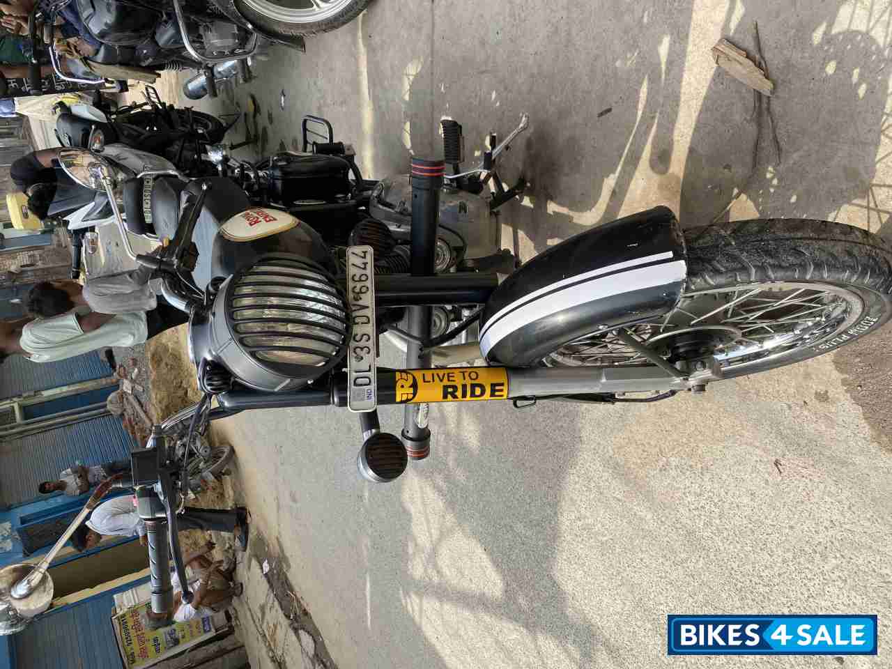 Black Royal Enfield Classic 350 Black Royal Enfield Classic 350