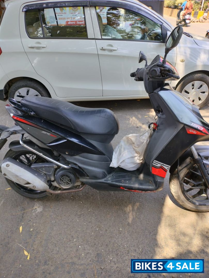 Black Aprilia SR 150